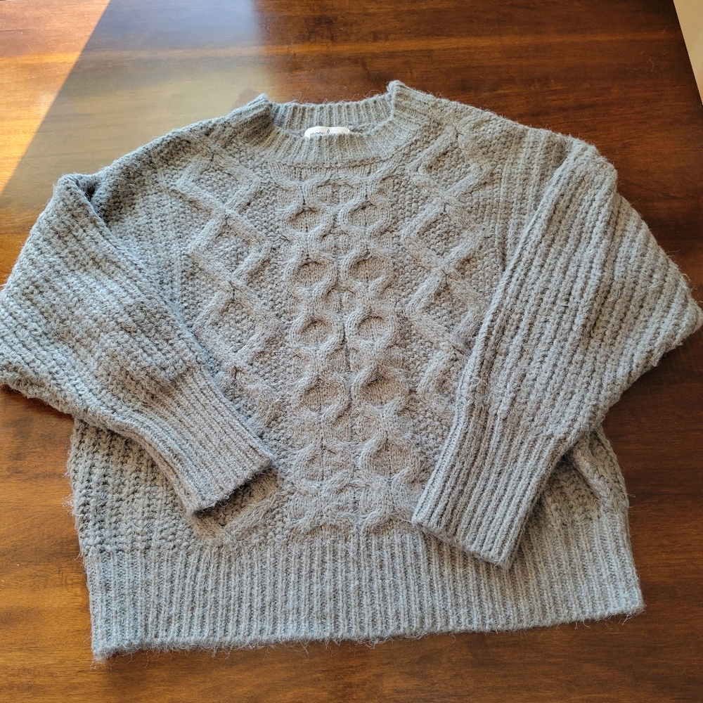 Cable Knit Sweater Size M/L Sea Foam/Gray Color (NWOT)